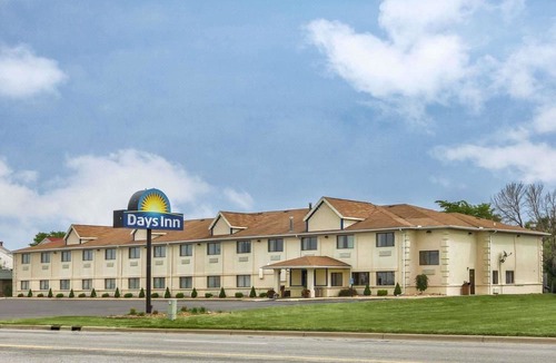 Benton Harbor Hotel | Quality Inn & Suites