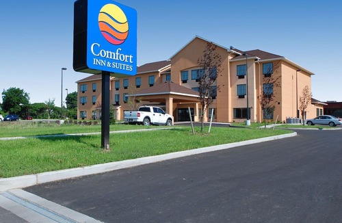 Farmington Hotel | Comfort Inn & Suites Farmington - Victor