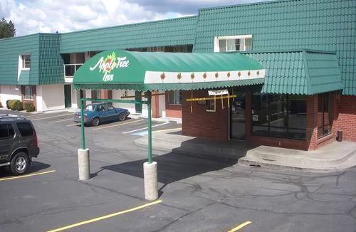 North Spokane Hotel | Apple Tree Inn