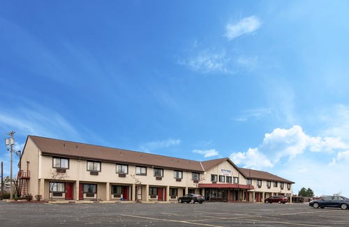 Syracuse Hotel | Rodeway Inn Syracuse