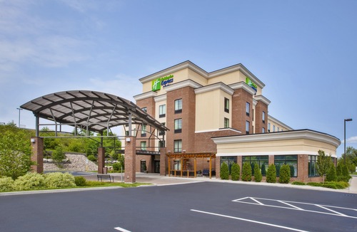 Geneva Hotel | Holiday Inn Express & Suites Geneva Finger Lakes, an Ihg Hotel