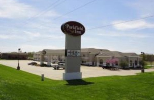 Clinton Hotel | Parkfield Inn - Clinton