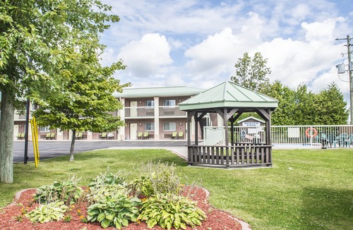 Gananoque Hotel | Quality Inn & Suites 1000 Islands