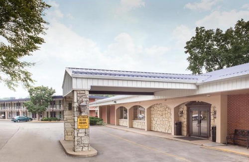 Dubuque Hotel | Days Inn by Wyndham Dubuque
