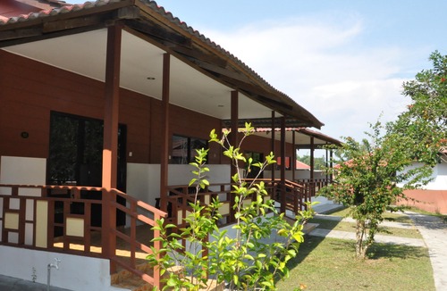 Pangkor Island Hotel | Vikri Beach Resort Pulau Pangkor