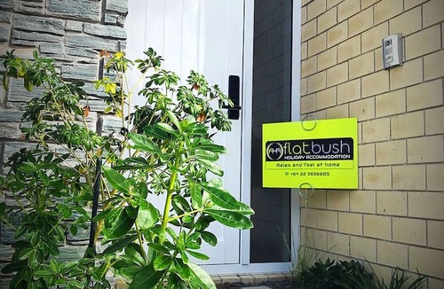Flat Bush Hotel | Flatbush Holiday Accommodation