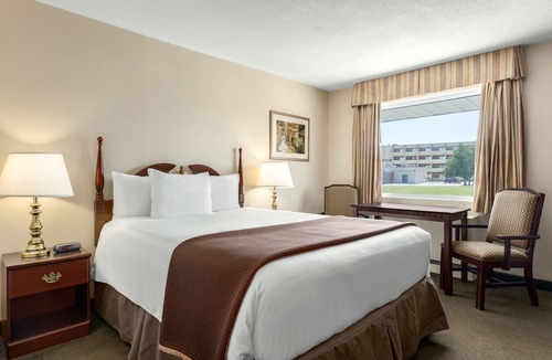 Kingston Hotel | Travelodge Hotel by Wyndham Kingston Lasalle
