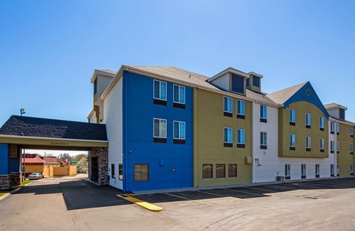 Blue Springs Hotel | SureStay Plus Hotel by Best Western Blue Springs