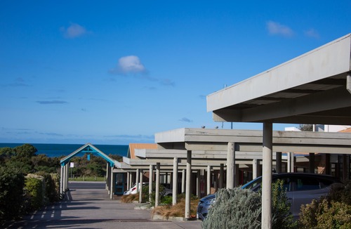 Apollo Bay Hotel | Beachfront Motel