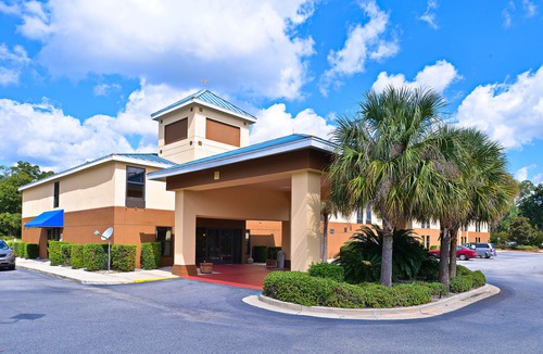 Darien Hotel | Econo Lodge Darien