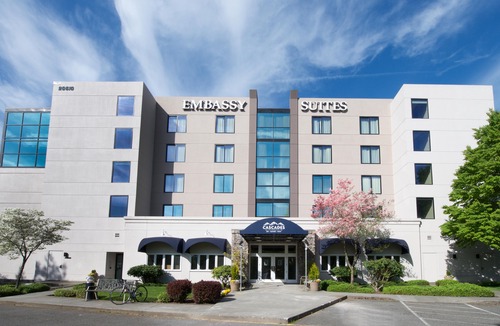 Lynnwood Hotel | Embassy Suites by Hilton Seattle North Lynnwood