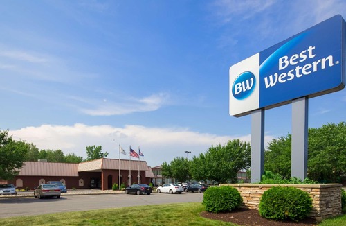 Newtonville Hotel | SureStay Plus Hotel by Best Western Albany Airport