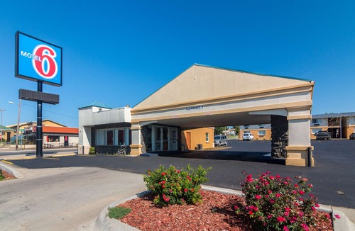 Dodge City Hotel | OYO Townhouse Dodge City KS