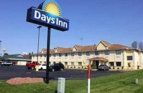 Benton Harbor Hotel | Quality Inn & Suites