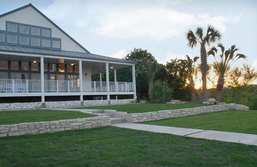 Castroville Hotel | Hillside Boutique Hotel