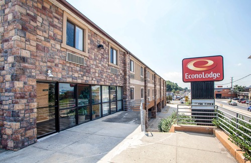 The Heights Hotel | Days Inn by Wyndham Jersey City