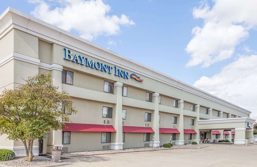 Champaign Hotel | Baymont by Wyndham Champaign