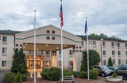 Manchester Hotel | Manchester Inn and Suites