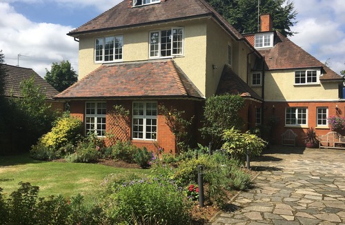 Rushmoor District Hotel | Melford House