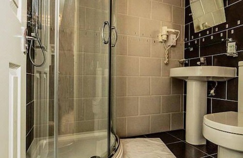 Shadwell Hotel | Dockside Hotel