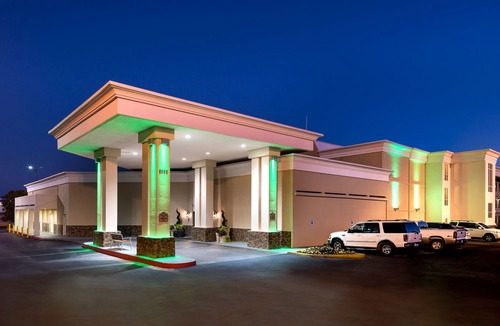 Central Oklahoma City Hotel | Holiday Inn Hotel & Suites Oklahoma City North, an Ihg Hotel