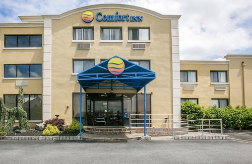 Edgewater Hotel | Comfort Inn Edgewater on Hudson River
