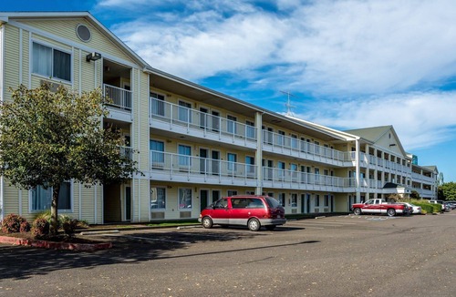 Salem Hotel | HomeTowne Studios by Red Roof Salem, or