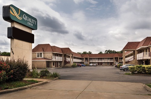 Northwest Hotel | Quality Inn Little Creek