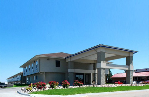 Kearney Hotel | Econo Lodge Inn & Suites Kearney