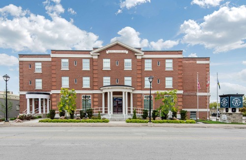 Orillia Hotel | The Champlain Waterfront Hotel, an Ascend Hotel Collection
