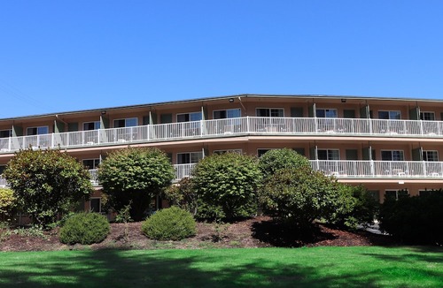 Roseburg Hotel | Riverfront Inn Roseburg