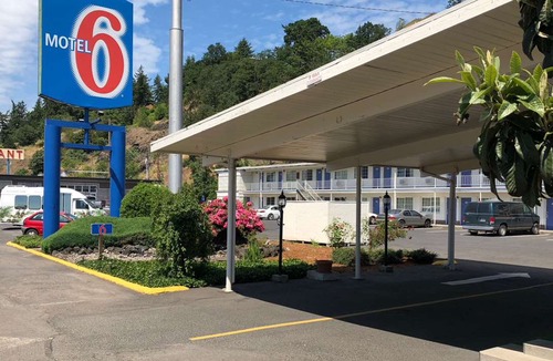 Carrolls Hotel | OYO Hotel Kalama