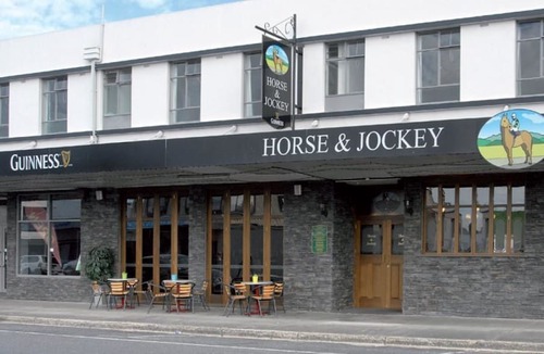 Matamata Hotel | Horse and Jockey Inn