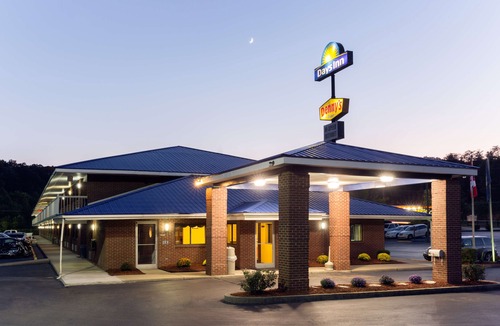 Mount Vernon Hotel | Days Inn by Wyndham Renfro Valley Mount Vernon