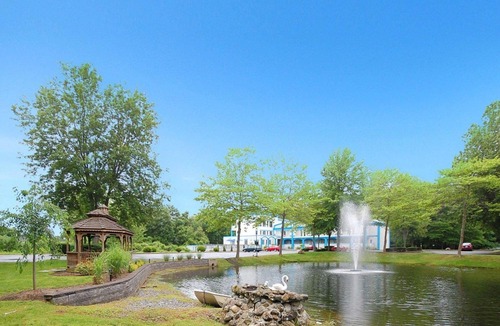 Westbrook Center Hotel | Econo Lodge Inn and Suites Old Saybrook