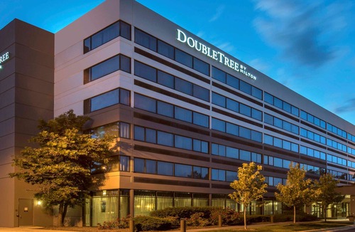 Schaumburg Hotel | DoubleTree by Hilton Chicago - Schaumburg