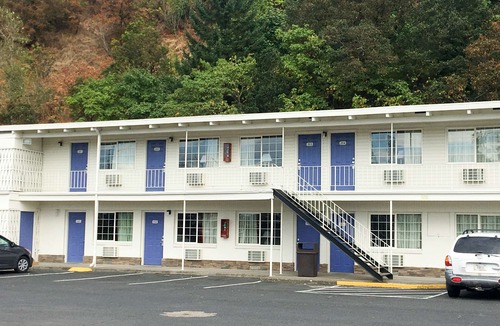 Carrolls Hotel | OYO Hotel Kalama