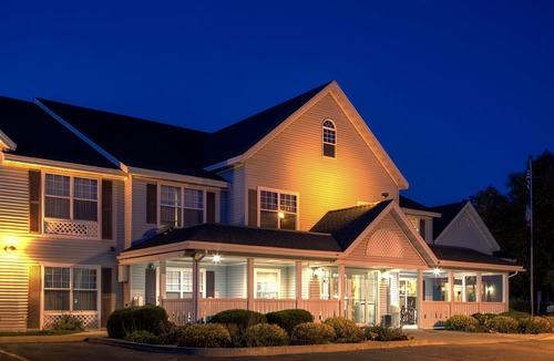 Decorah Hotel | Country Inn & Suites by Radisson, Decorah, IA