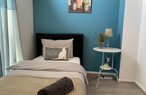 Kettering Hotel | Eskdaill Place Apartment