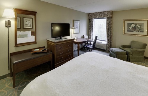 Windsor Hotel | Hampton Inn Hartford Airport