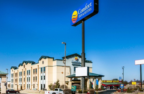 Springfield Hotel | Comfort Inn & Suites Springfield I-44