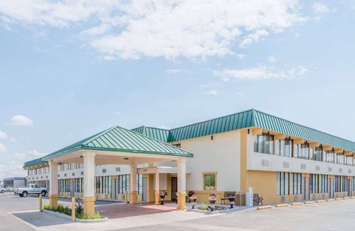 Gillette Hotel | Howard Johnson by Wyndham Gillette