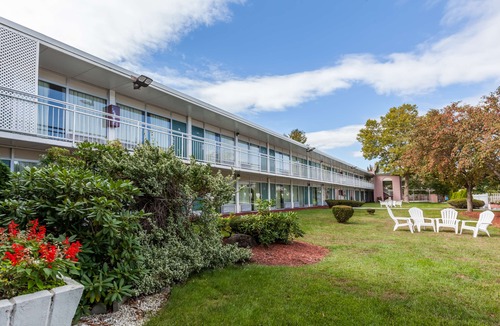 Colonie Hotel | Howard Johnson by Wyndham Albany