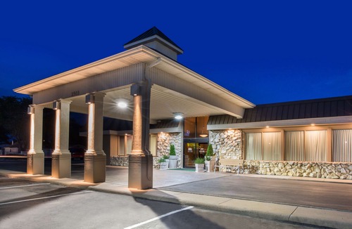 Grand Island Hotel | Ramada by Wyndham Midtown Grand Island