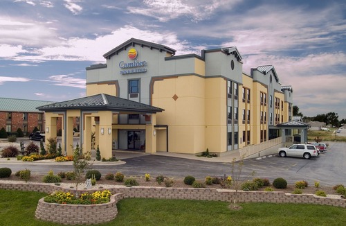 Springfield Hotel | Comfort Inn & Suites Springfield I-44