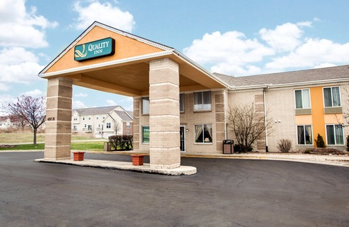 Fox Valley Hotel | Quality Inn Aurora - Naperville Area
