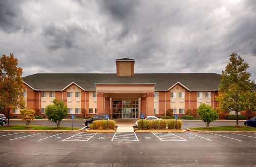 Peru Hotel | Best Western Circus City Inn