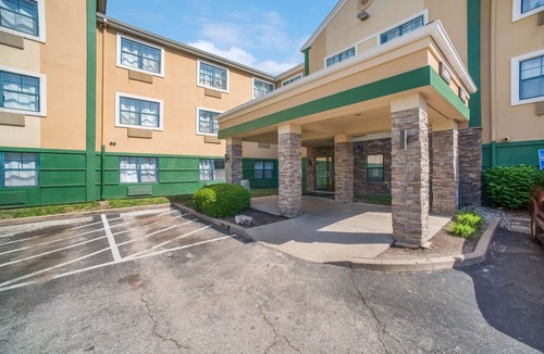 Airport Township Hotel | HomeTowne Studios by Red Roof St. Louis - Airport/ N Lindbergh