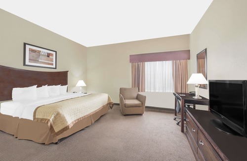Ira Hotel | Baymont by Wyndham Snyder