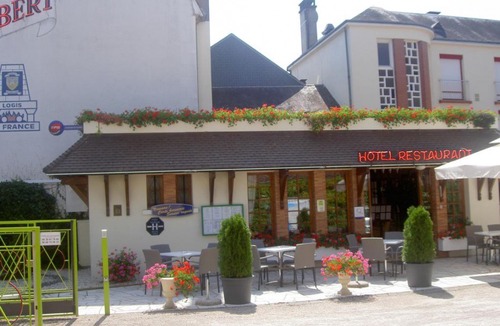 Entraigues-sur-la-Sorgue Hotel | La Bastide d'Entraigues